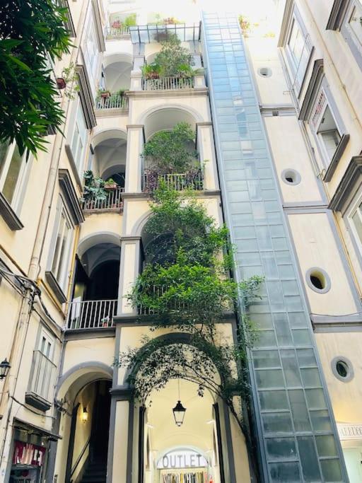Re Gallo Luxury Apartment Plebiscito In Via Chiaia Naples Exterior photo