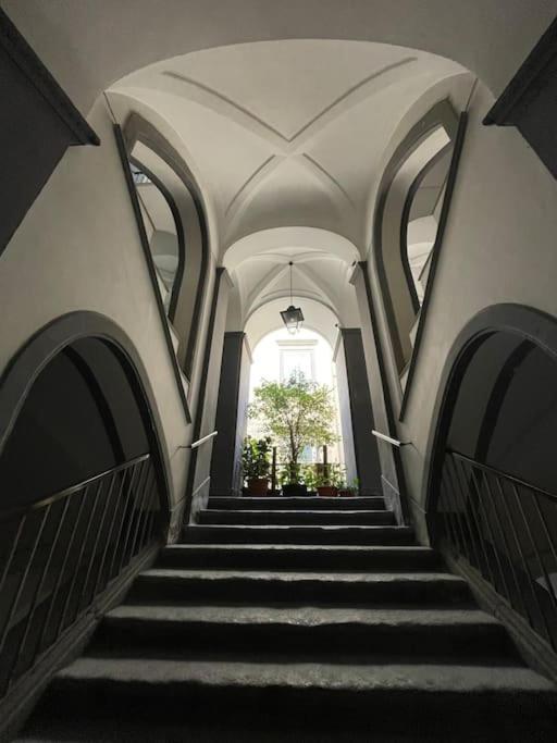 Re Gallo Luxury Apartment Plebiscito In Via Chiaia Naples Exterior photo