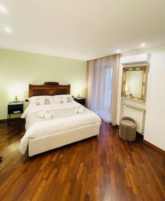 Re Gallo Luxury Apartment Plebiscito In Via Chiaia Naples Exterior photo